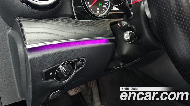Mercedes-Benz E-Class 2018 — photo 22