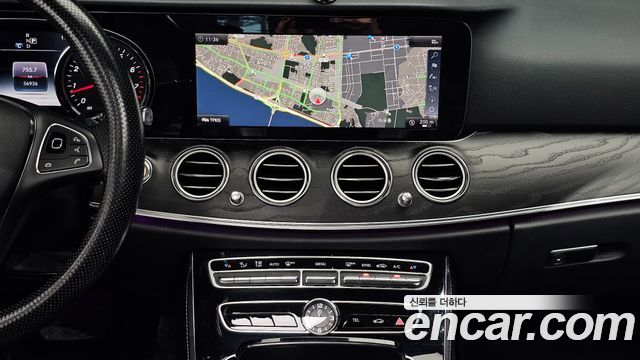 Mercedes-Benz E-Class 2018 — photo 24