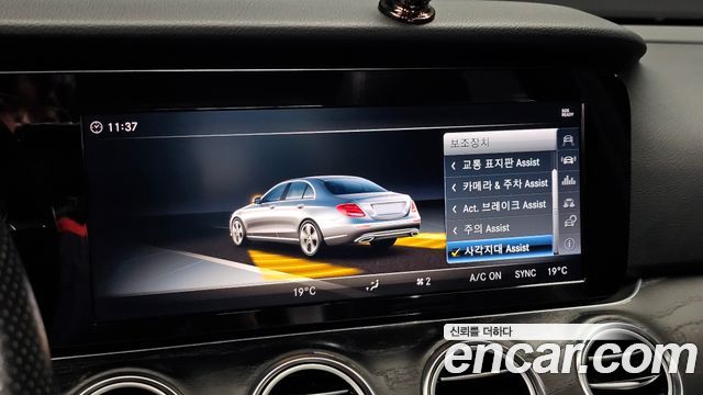 Mercedes-Benz E-Class 2018 — photo 26