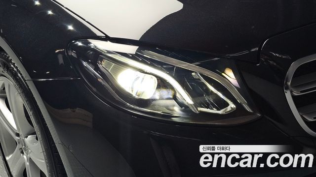 Mercedes-Benz E-Class 2018 — photo 8