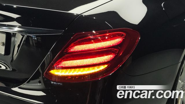 Mercedes-Benz E-Class 2018 — photo 9