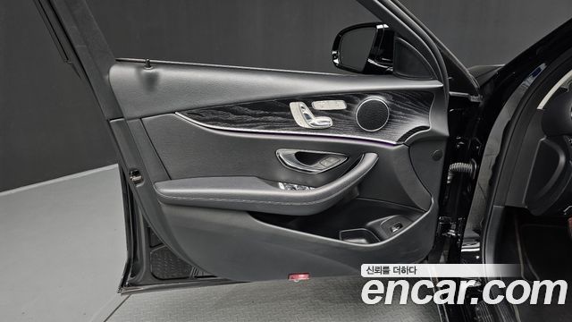 Mercedes-Benz E-Class 2018 — photo 14