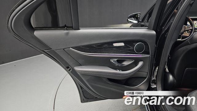 Mercedes-Benz E-Class 2018 — photo 15