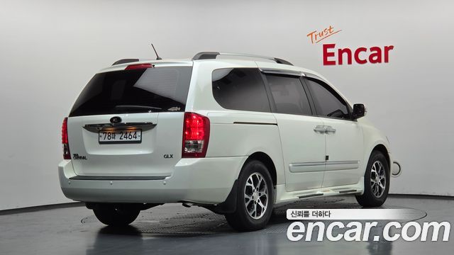 Kia Canival 2011 — photo 2