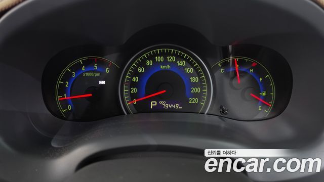 Kia Canival 2011 — photo 8