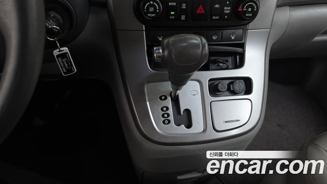 Kia Canival 2011 — photo 9