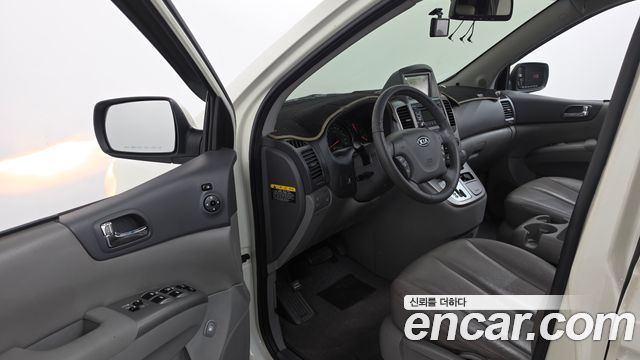 Kia Canival 2011 — photo 10