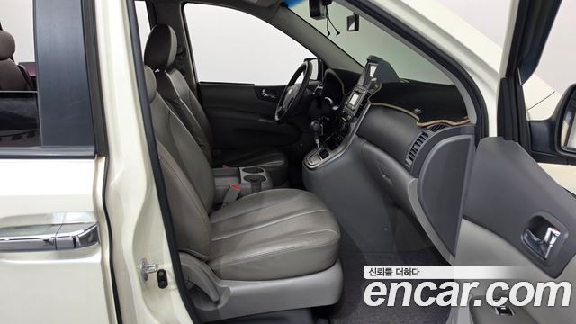 Kia Canival 2011 — photo 11