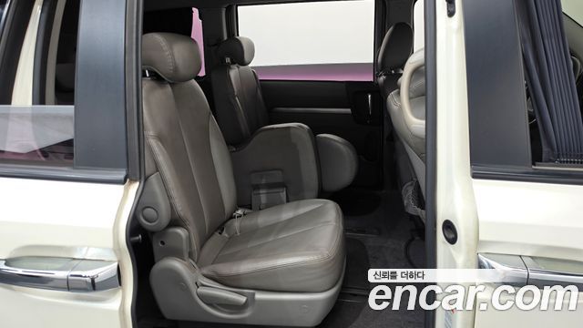 Kia Canival 2011 — photo 12