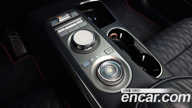 Genesis GV70 2023 — photo 9