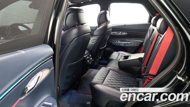 Genesis GV70 2023 — photo 11