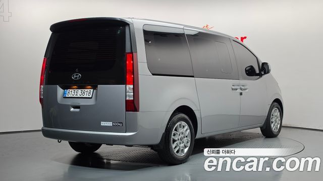 Hyundai Staria 2025 — photo 2