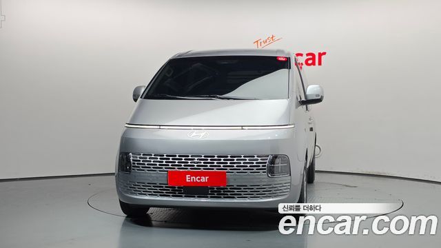 Hyundai Staria 2025 — photo 3
