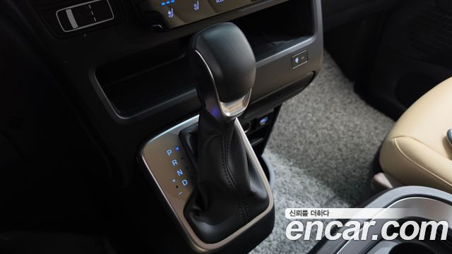 Hyundai Staria 2025 — photo 12