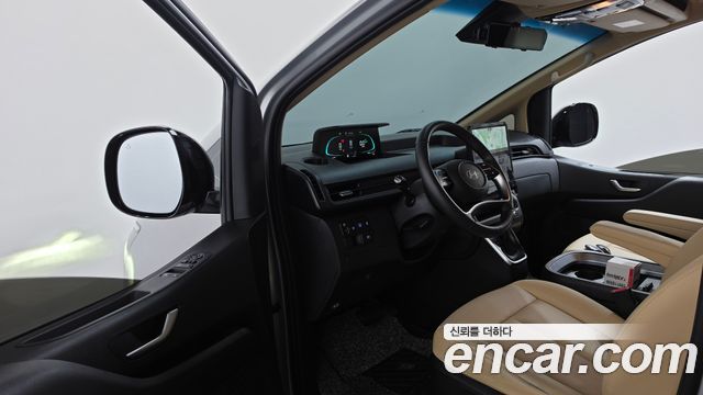 Hyundai Staria 2025 — photo 13