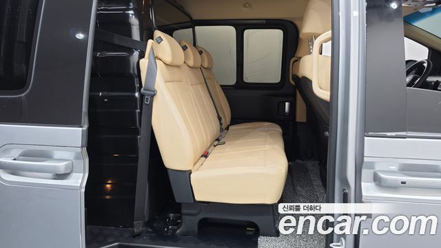 Hyundai Staria 2025 — photo 17