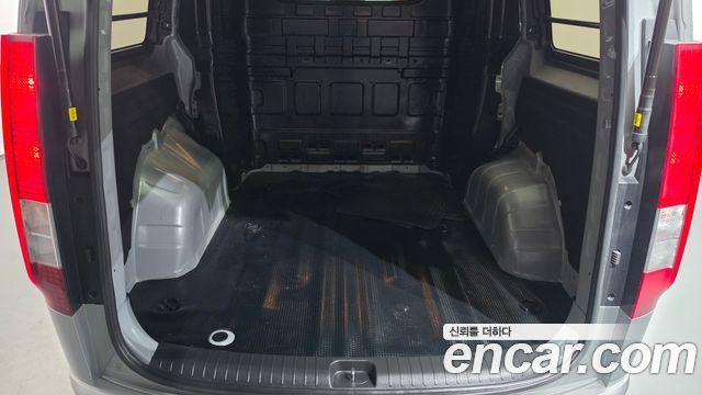 Hyundai Staria 2025 — photo 25