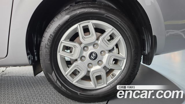 Hyundai Staria 2025 — photo 7
