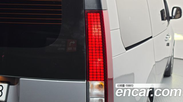 Hyundai Staria 2025 — photo 9