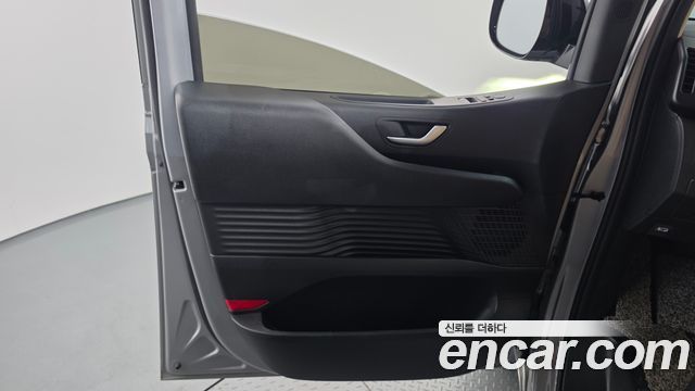 Hyundai Staria 2025 — photo 15