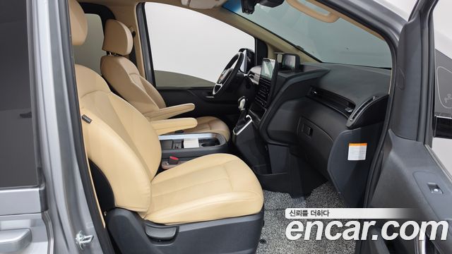 Hyundai Staria 2025 — photo 16