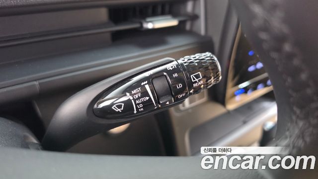 Hyundai Staria 2025 — photo 29