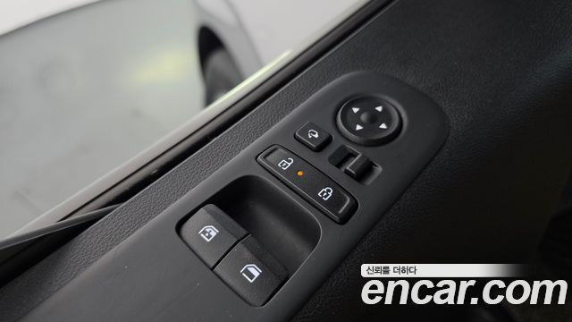 Hyundai Staria 2025 — photo 30