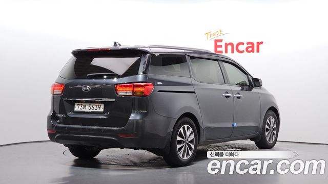 Kia Canival 2015 — photo 2
