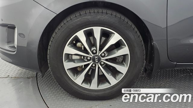Kia Canival 2015 — photo 5