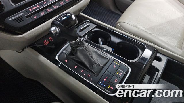 Kia Canival 2015 — photo 9