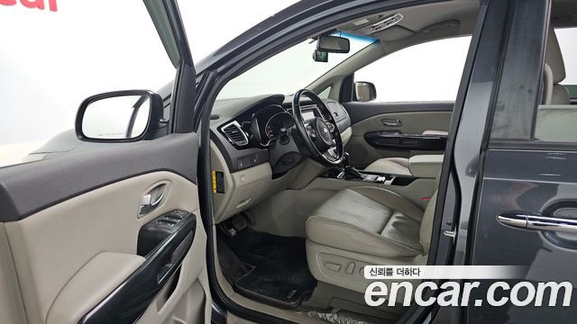 Kia Canival 2015 — photo 10