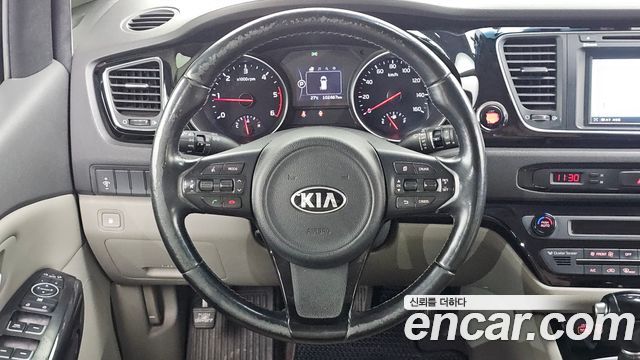 Kia Canival 2015 — photo 11