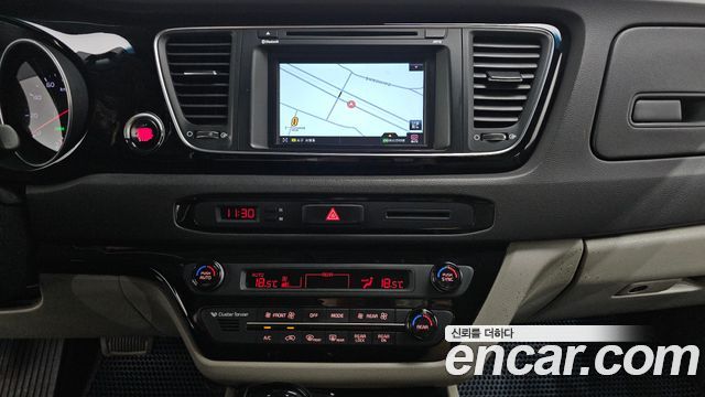 Kia Canival 2015 — photo 12