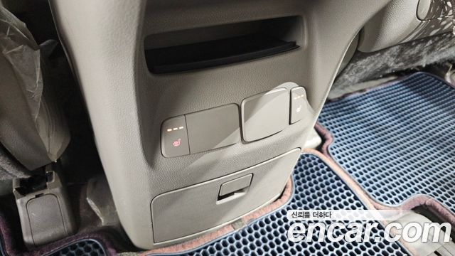 Kia Canival 2015 — photo 18