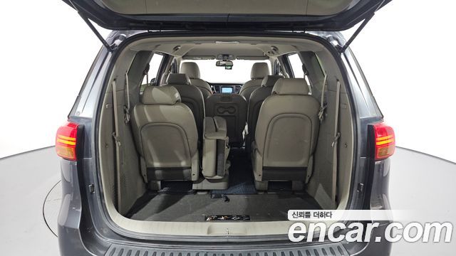 Kia Canival 2015 — photo 20