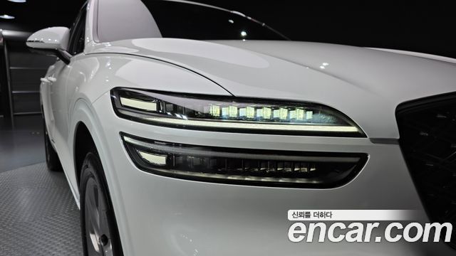Genesis GV70 2025 — photo 8