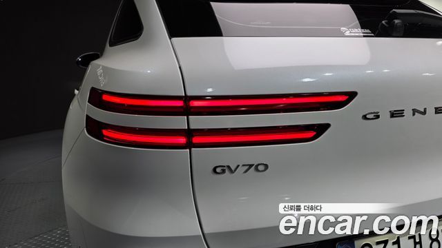 Genesis GV70 2025 — photo 9