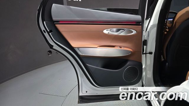 Genesis GV70 2025 — photo 15