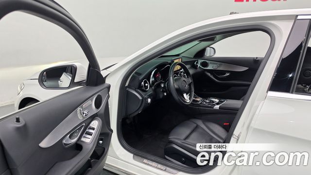 Mercedes-Benz C-Class 2017 — photo 10