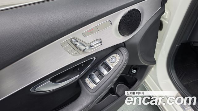 Mercedes-Benz C-Class 2017 — photo 19