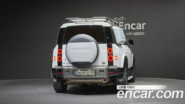 Land Rover Defender 2022 — photo 4