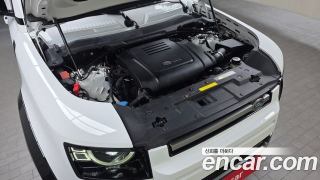 Land Rover Defender 2022 — photo 6