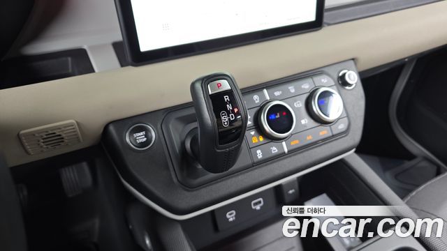 Land Rover Defender 2022 — photo 12