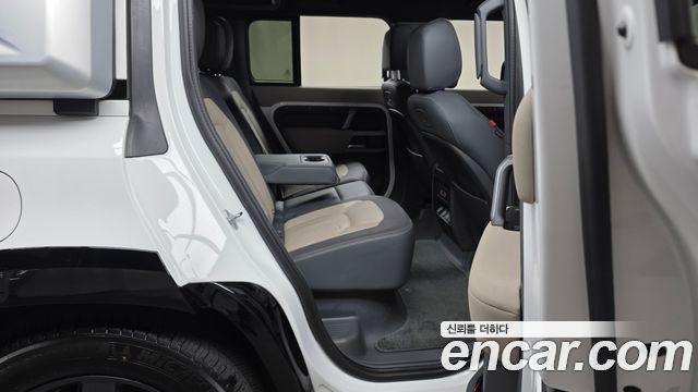 Land Rover Defender 2022 — photo 17