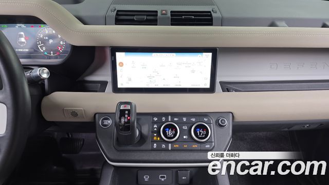 Land Rover Defender 2022 — photo 19