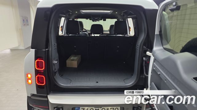 Land Rover Defender 2022 — photo 23