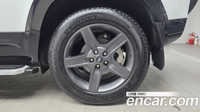 Land Rover Defender 2022 — photo 7