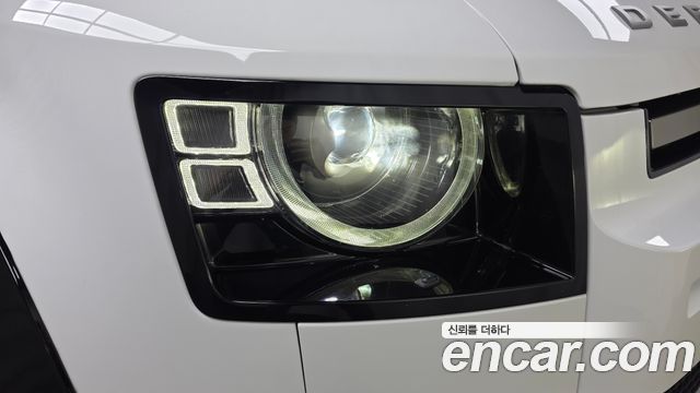 Land Rover Defender 2022 — photo 8