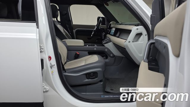 Land Rover Defender 2022 — photo 16