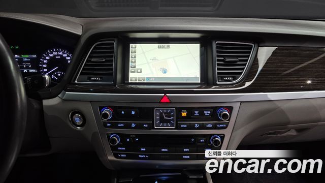 Genesis G80 2017 — photo 23